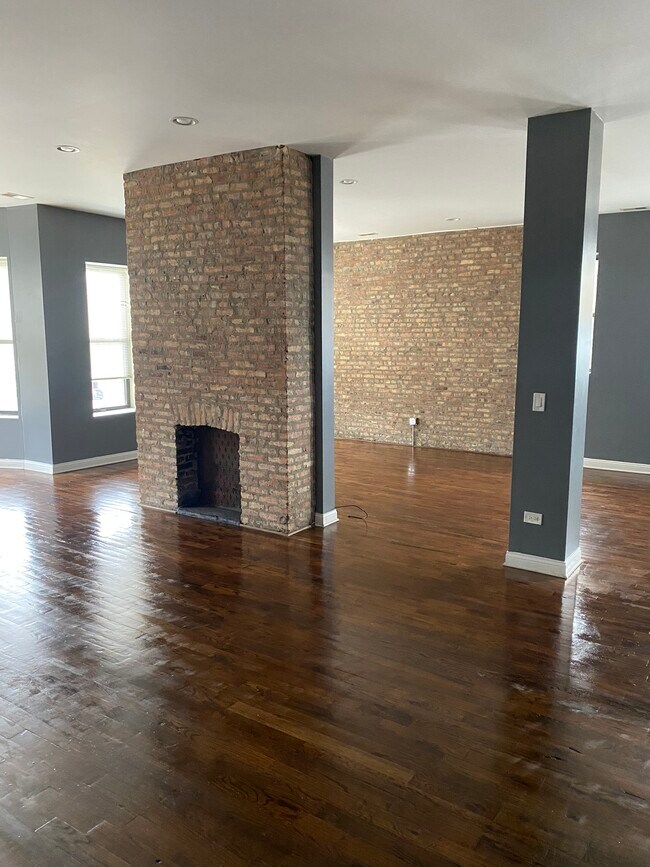 Photo - 4711 S Michigan Ave Apartments Unit 3S