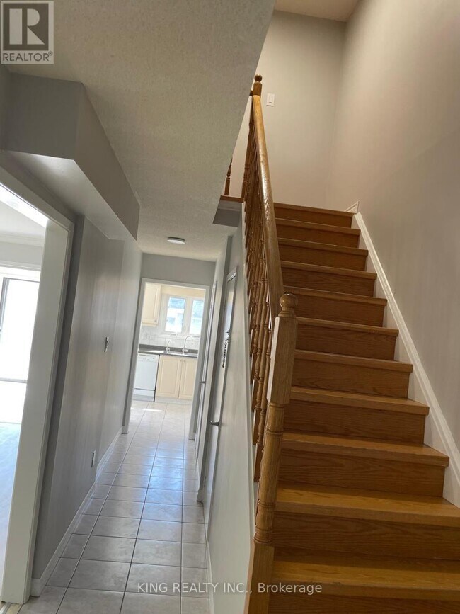 Photo - 33 Rowe Ct