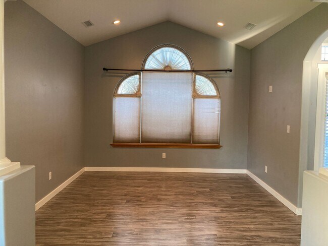 Photo - 1136 Tomich Ave