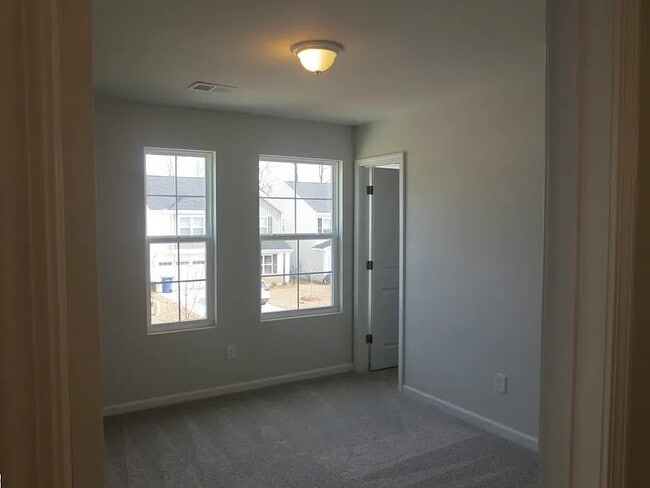 Photo - 11 Chalet Ct