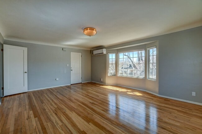 Photo - 108 N Mt Vernon Ave Unit 108 1/2 - Upstairs