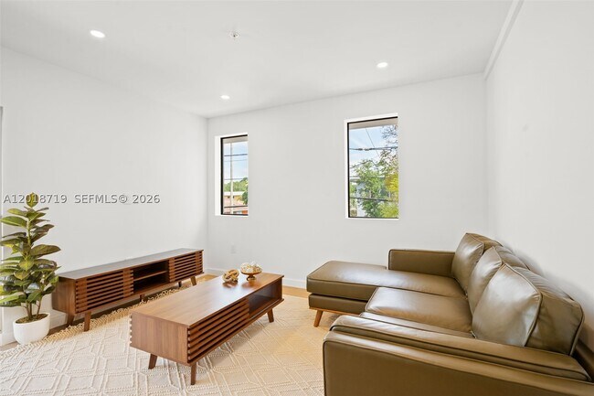 Photo - 722 NW 55th St