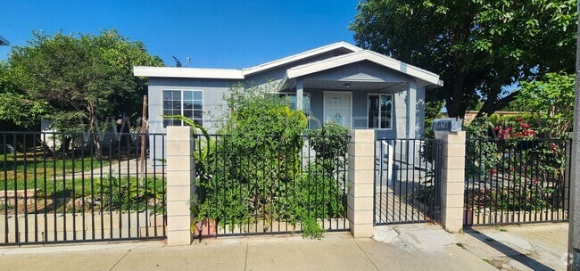Building Photo - 3 Bedroom, 1 Bathroom Rental