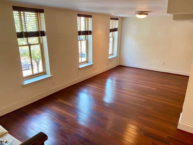 Photo - Apartment in Historic Mt Vernon Building Unidad Apartment - PM Hold $1600 - 11/2024