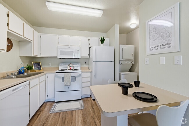 1x1 1BR, 1BA -565SF - Kitchen/Dining Room - The Zone