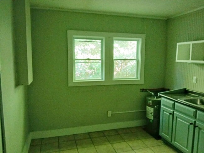 Photo - 610 Burke Ave Unit Apt. B