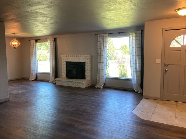 Photo - 1309 Woodbury St