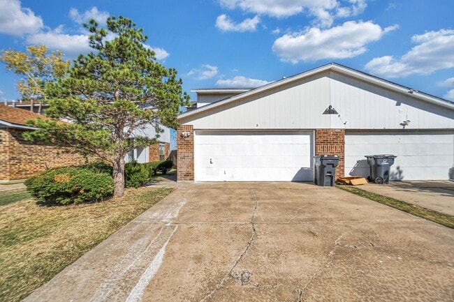 Photo - $899 Move In Special - Spacious 3-bedroom townhome for rent! Unit 4021-B