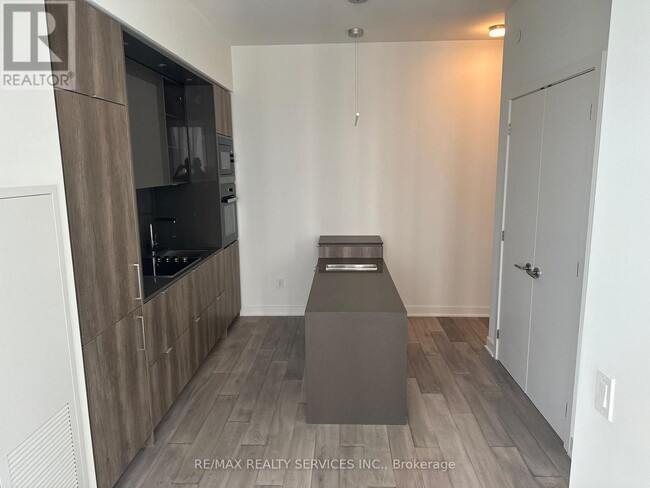 Photo - 11 Yorkville Ave