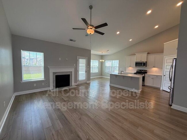 Photo - 333 Underhill Dr