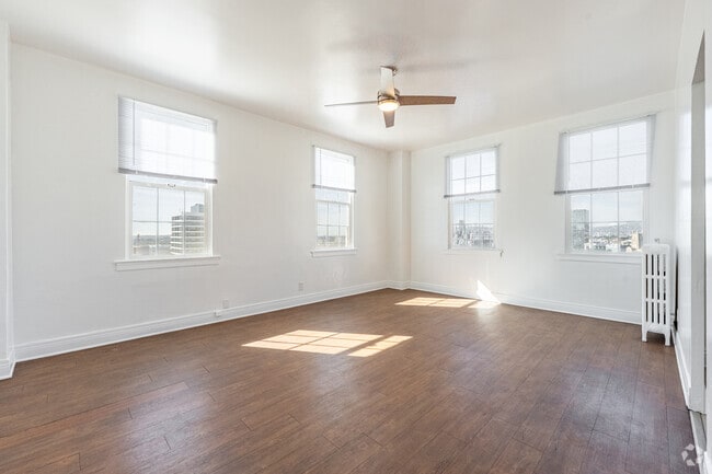 Studio, 1BA - 530SF - Living Room