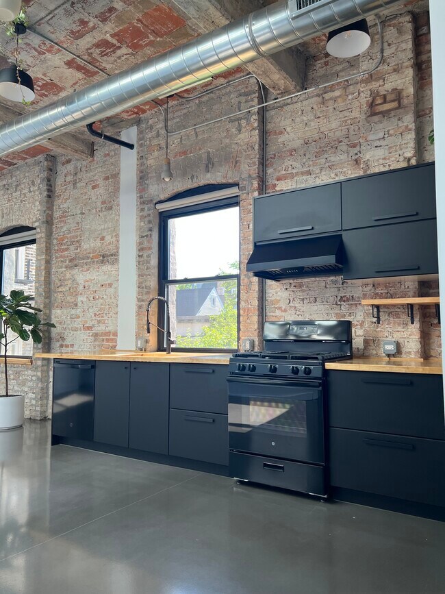 Photo - 1702 W 19th St Unit 4