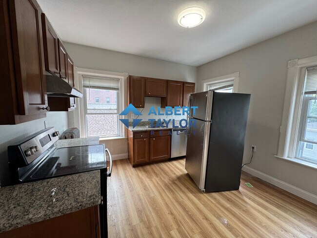 Building Photo - 904 Massachusetts Ave Rental
