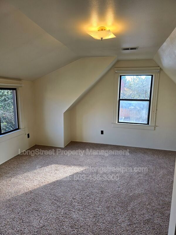 Photo - 1052 SW Western Blvd
