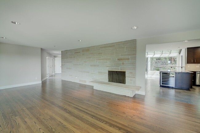 Photo - 4Bd/4.5Ba Clyde Hill House