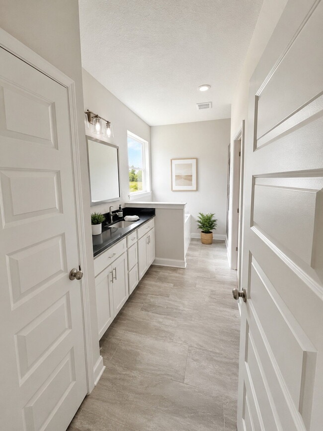 Photo - "Charming 4-Bedroom Haven with Spacious Living in Bryan, TX!"