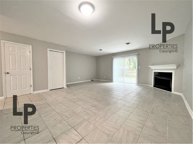 Photo - 1488 Deer Lake Cir
