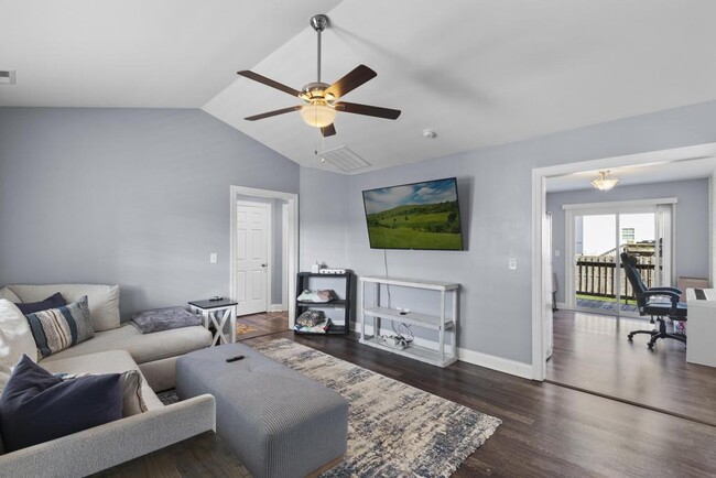 Photo - 301 Pine Ridge Ln