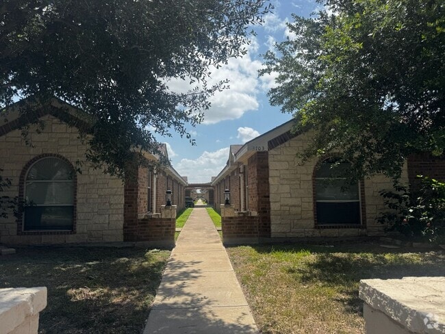 Building Photo - 3703 Fairmont Ave Unit #D Rental