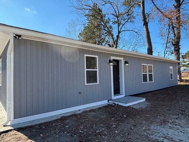 Building Photo - Country Living