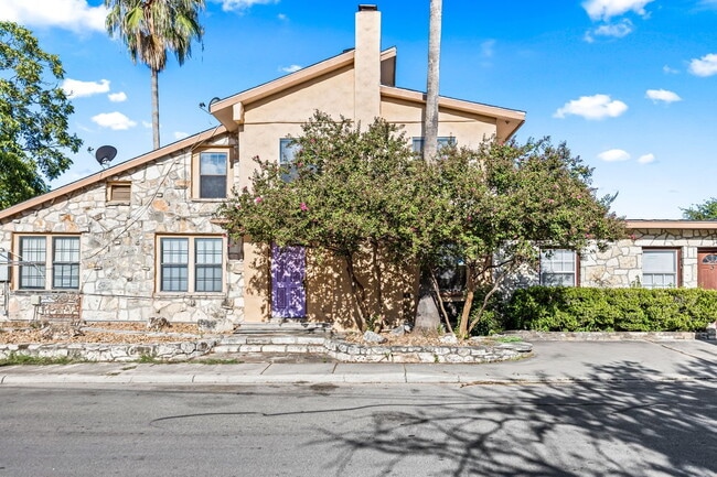 Building Photo - Charming 2-bedroom, 1-bath home $500 OFF R... Unit Apt #2