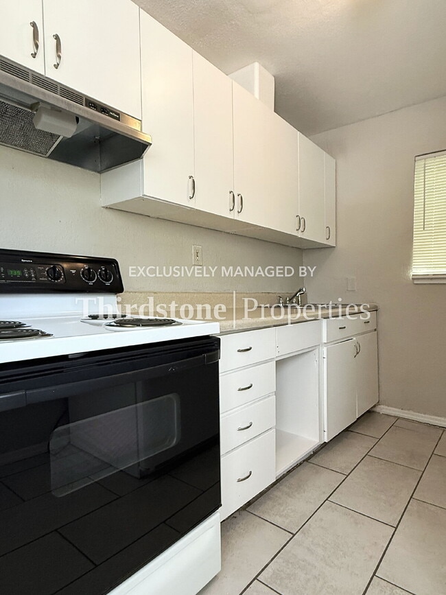Building Photo - 1437 W 26th St Unit 3 Rental