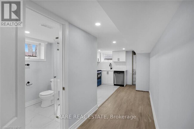 Photo - 7 Holden Ave