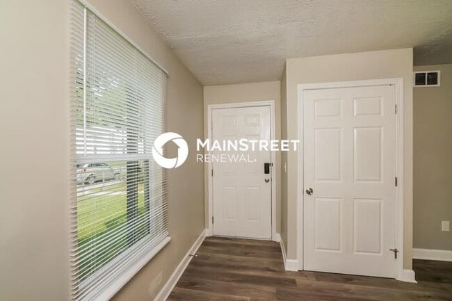 Photo - 3 Bedroom Pet-Friendly Home in Louisville, KY with Main Street Renewal