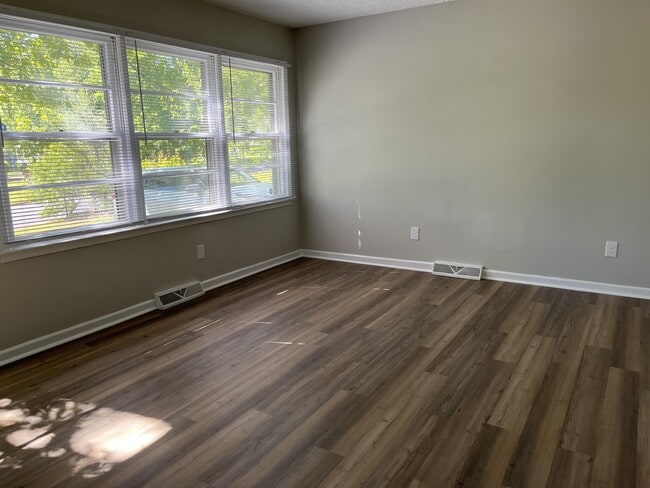 Photo - 1500 Northwoods Dr