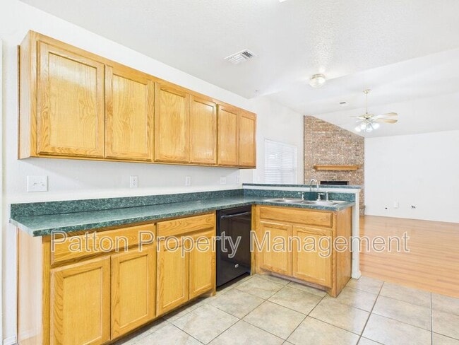 Photo - 1111 Pikes Peak Dr