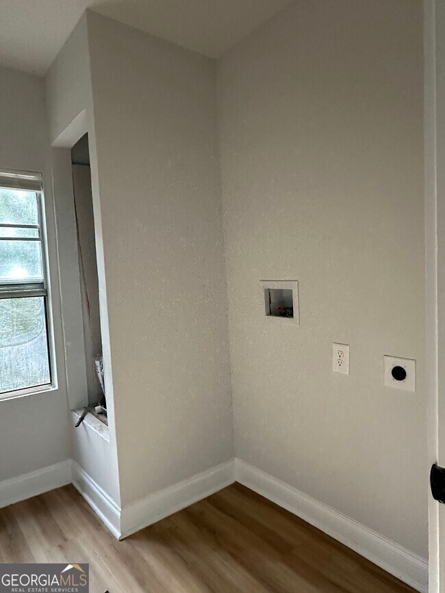 Photo - 1345 Maple St