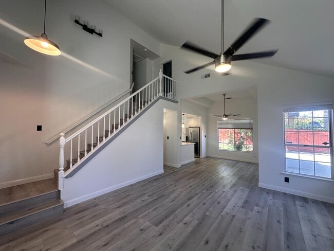 Photo - 2214 E Chennault Ave
