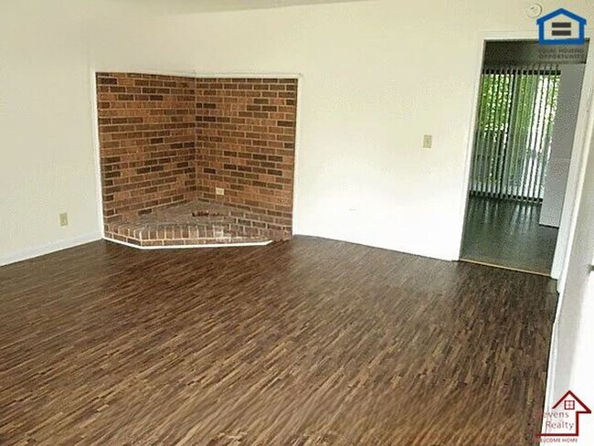 Photo - 404 Oriole Dr