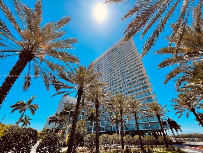 Photo - 2000 Metropica Wy Unidad 1105 Rental