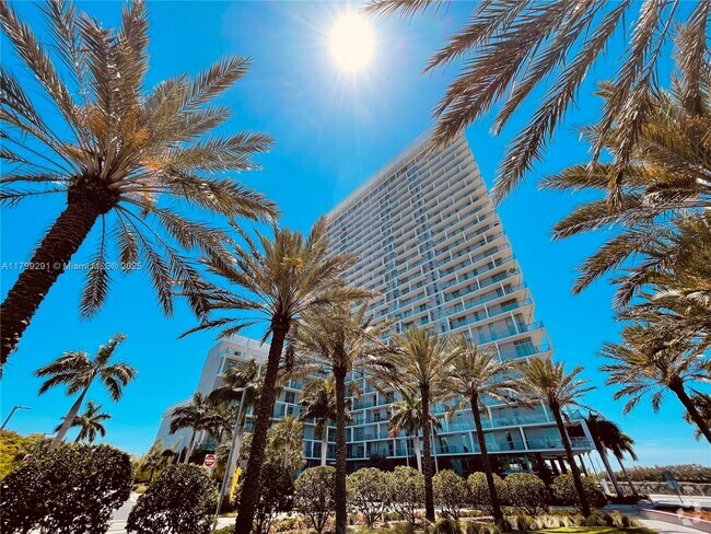 Building Photo - 2000 Metropica Wy Unit 1105 Rental
