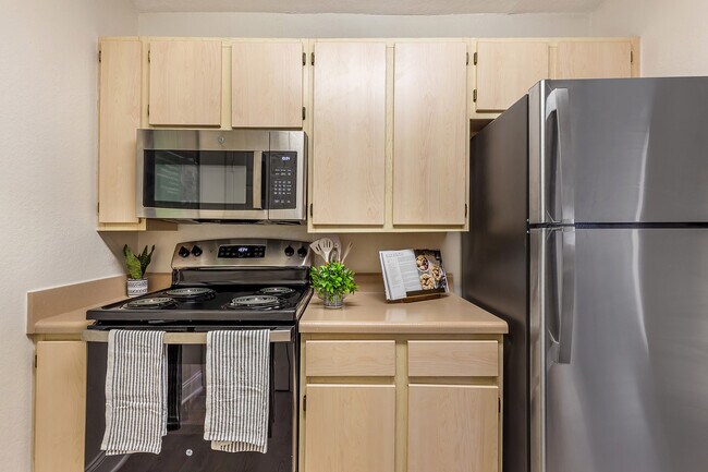 Explore this chic kitchen, perfectly designed for urban living and culinary inspiration.