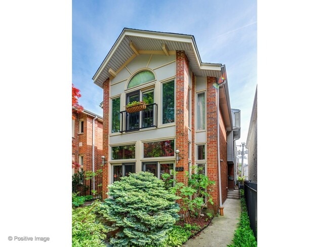 Building Photo - Rarely available single family home for rent in the Southport Corridor!