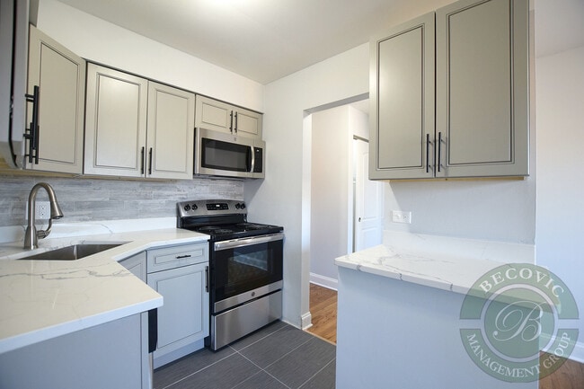 Photo - 7545 N Winchester Ave Unit 305
