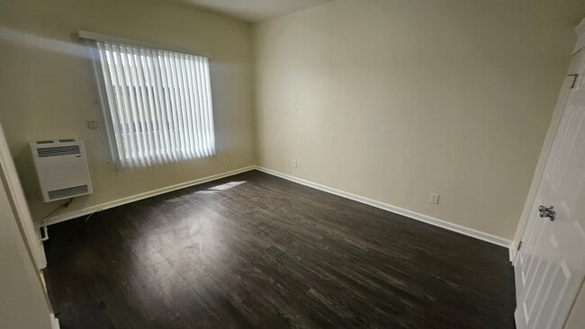 Photo - 743 S Burlington Ave Unit 6