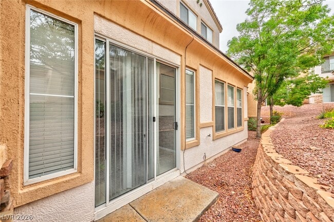 Photo - 220 Lorryn Ln