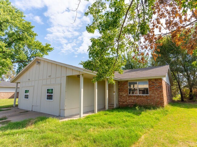 Photo - Tulsa Duplex Unit 6309 S Owasso Ave