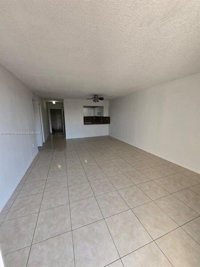 Photo - 6990 NW 186th St Unidad 4-408