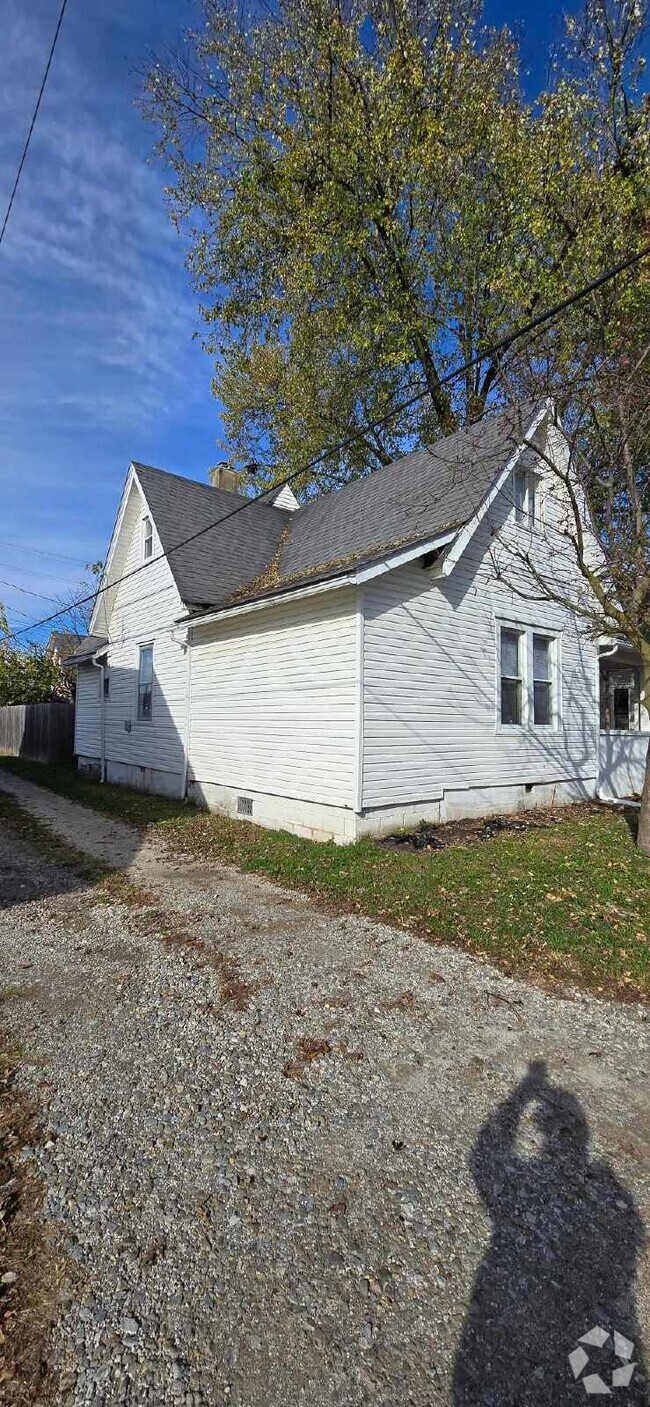 Building Photo - "Charming 4-Bed Home with Gleaming Hardwoo...