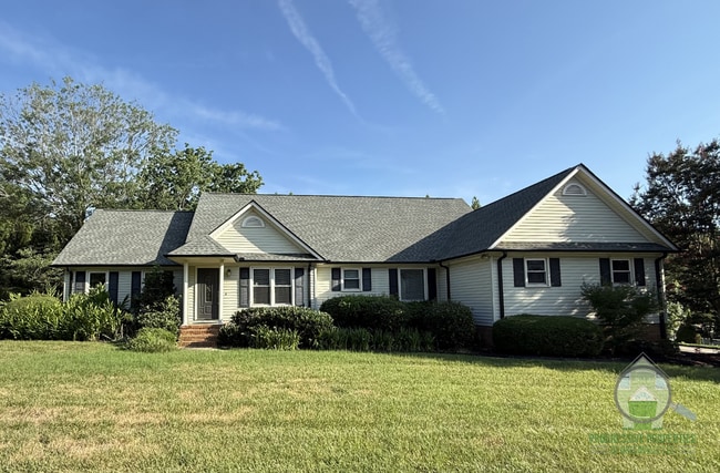 Building Photo - 2071 Howlong Ave