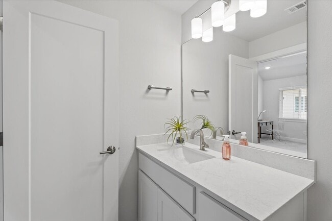 Photo - 28 Clearview Terrace Pl