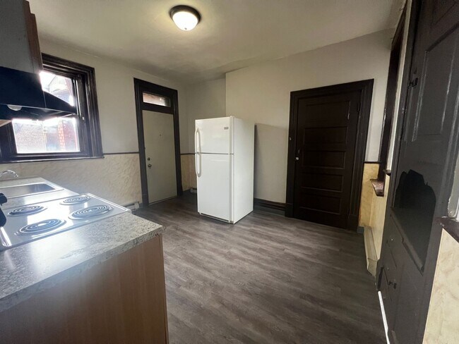 Photo - red1203 Unit Apt. 3