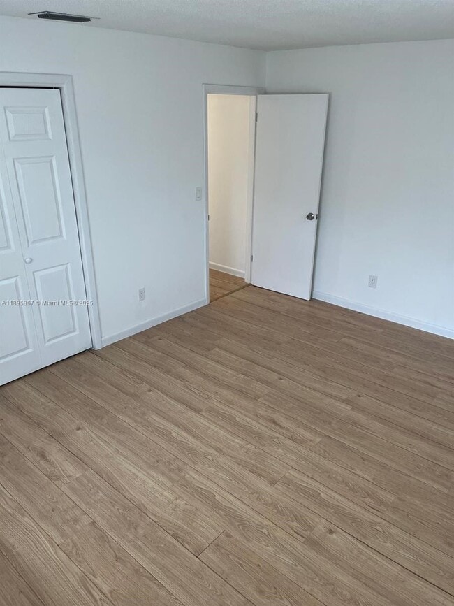 Photo - 17 Brook Pl