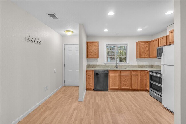 Photo - 55 NE Cook St