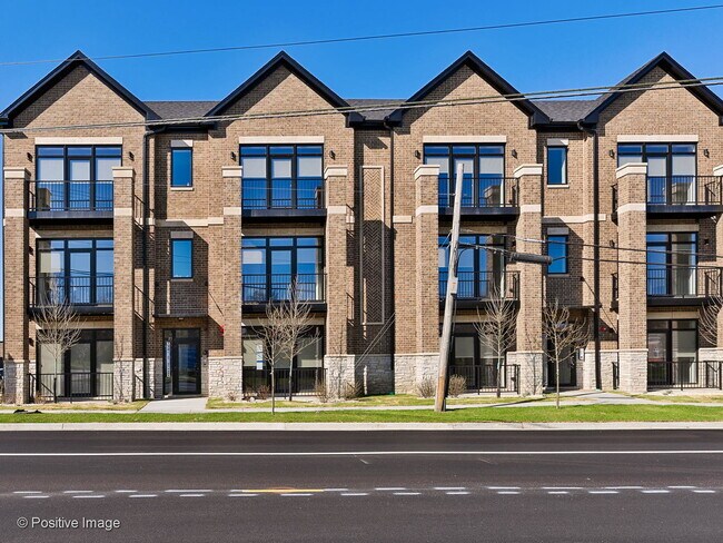 Photo - 770 E Irving Park Rd Condo Unit 1E
