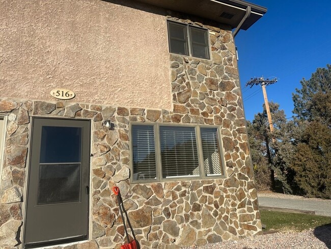 Two Bedroom, One and half bath townhome cl... - Two Bedroom, One and half bath townhome cl...